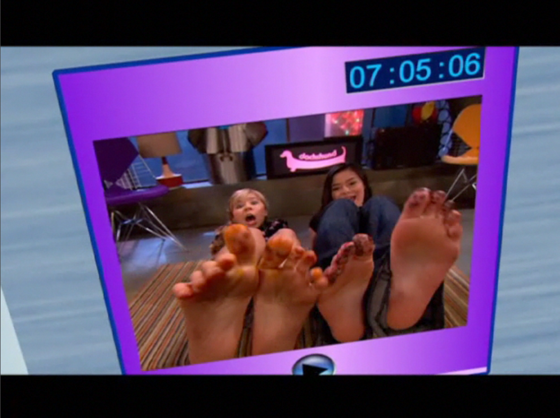 Miranda Cosgrove Feet
